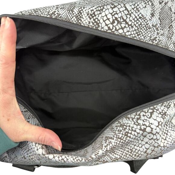 Pink Victoria Secret Black Silver Snakeskin Metallic Suitcase Large Carry On - Picture 5 of 8